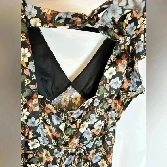 Altar'd State Alysiana Satin Floral Flutter Sleeve Dress open back tie bow - Picture 4 of 7